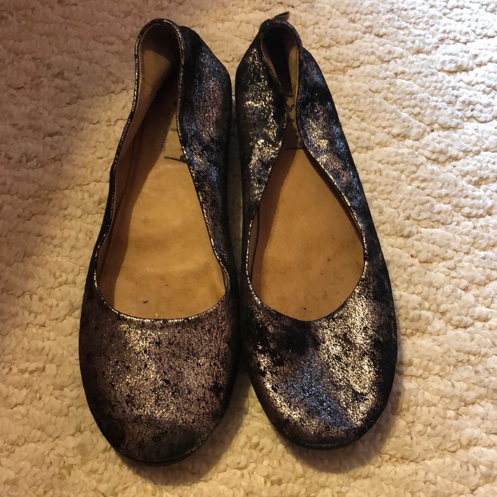 Metallic almost flats